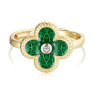 Hand wearing the Green four leaf clover ring in 925 sterling silver with 14K gold plating and green AAAAA zirconia. Hallmarked Loretana piece, hand-finished in Kaunas.
