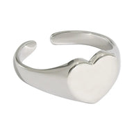Close-up of a woman's hand wearing the personalized 925 silver engravable heart ring.