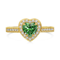 Macro detail of the gold heart ring revealing the deep green AAAAA emerald zirconia and polished setting. Hallmarked Loretana piece, hand-finished in Kaunas.